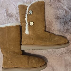 Koolaburra Chestnut Suede Boots with Plush Lining